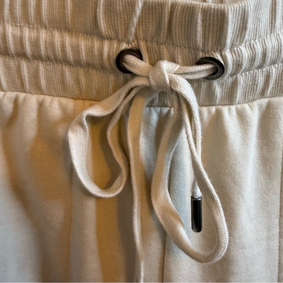 Elie Tahari Cream Athletic Shorts with Elastic Waistband - Picture 7 of 7